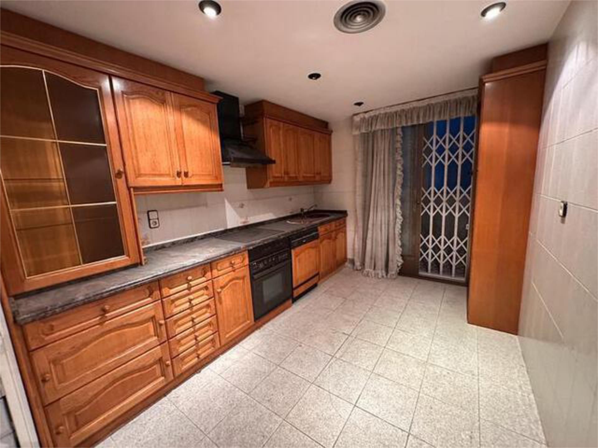 Cocina de Piso de alquiler en  Murcia Capital con Terraza y Se aceptan mascotas