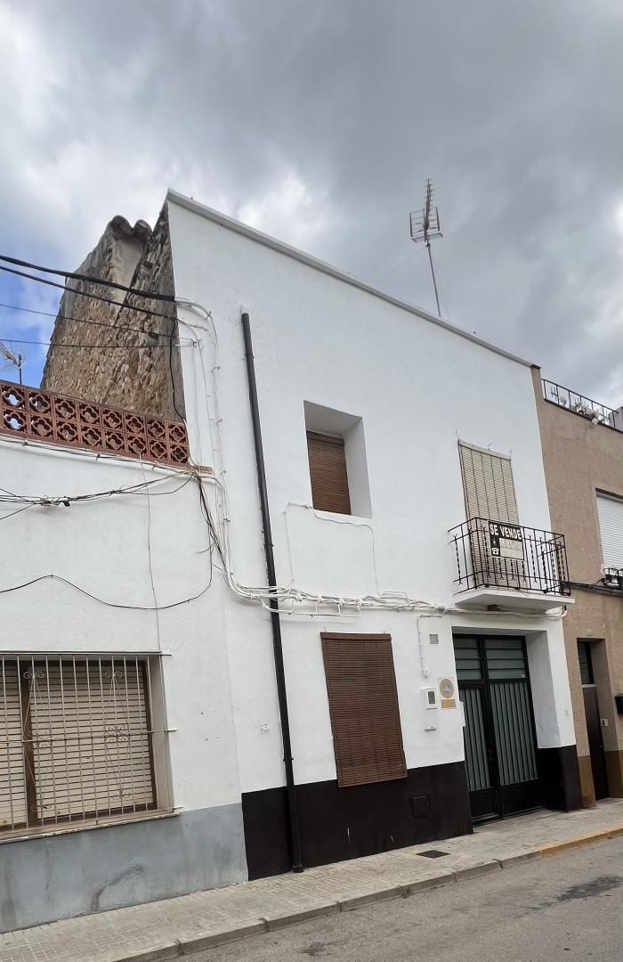 Vista exterior de Casa adosada en venda en Les Coves de Vinromà amb Terrassa, Traster i Balcó