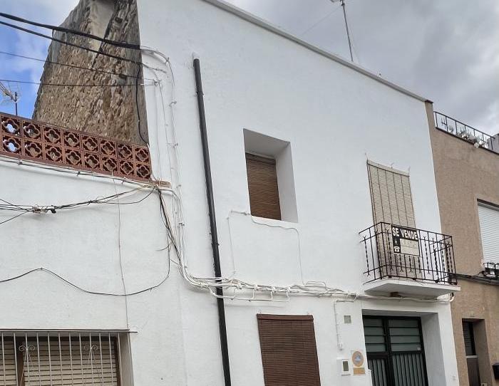Foto 1 de Casa adosada en venta en Carrer de Ramon Ramia, 3, Les Coves de Vinromà, Castellón