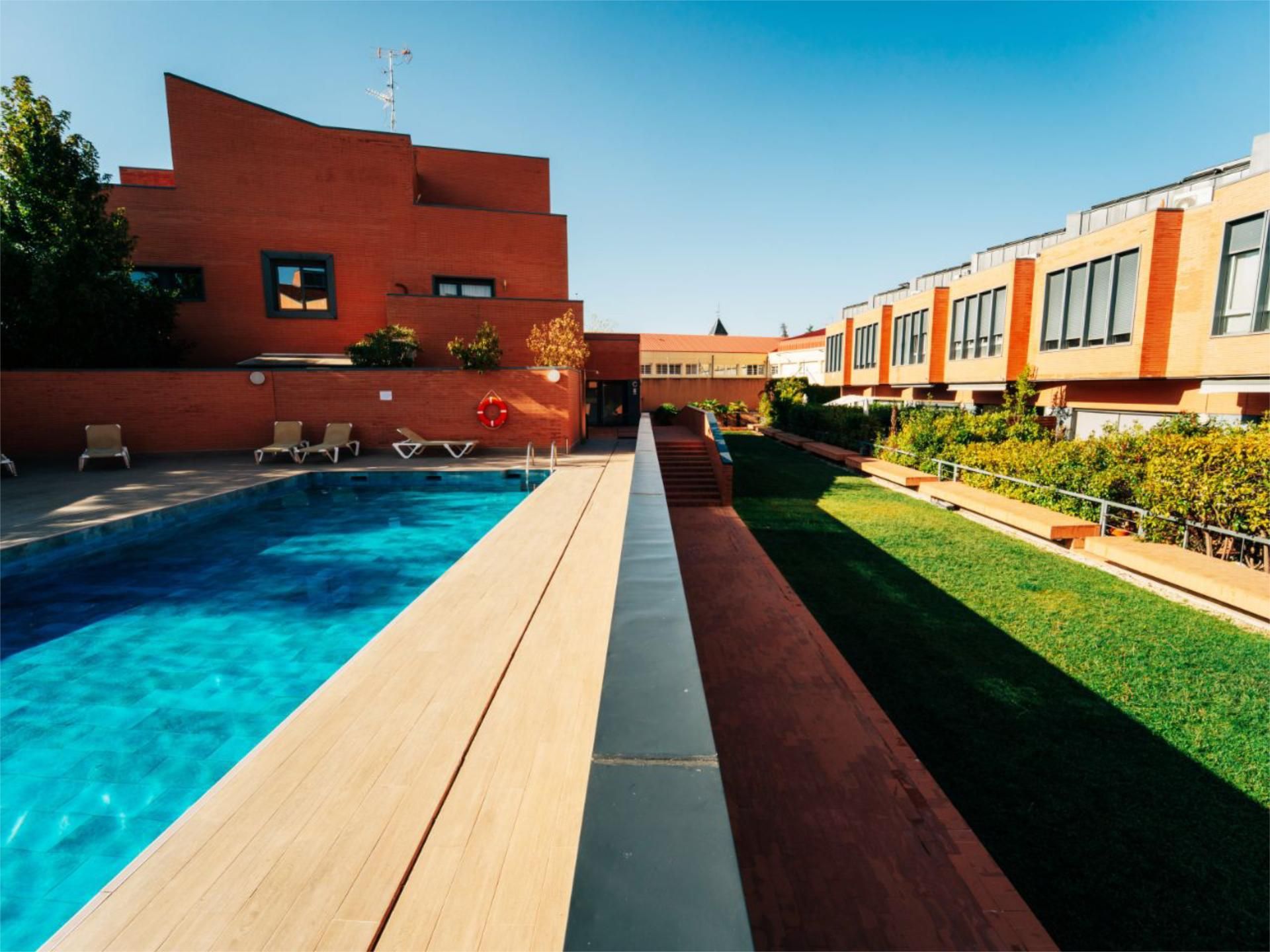 Piscina de Casa adosada en venta en Torrelodones con Aire acondicionado, Calefacción y Jardín privado