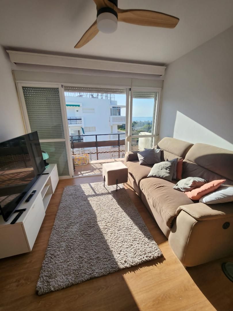 Living room of Flat to share in Estepona  with Furnished, Oven and Washing machine