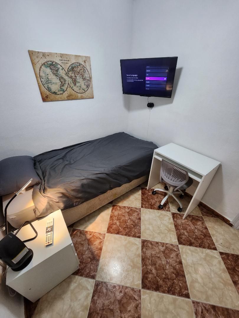 Dormitori de Apartament per a compartir en Marbella amb Calefacció, Moblat i Forn