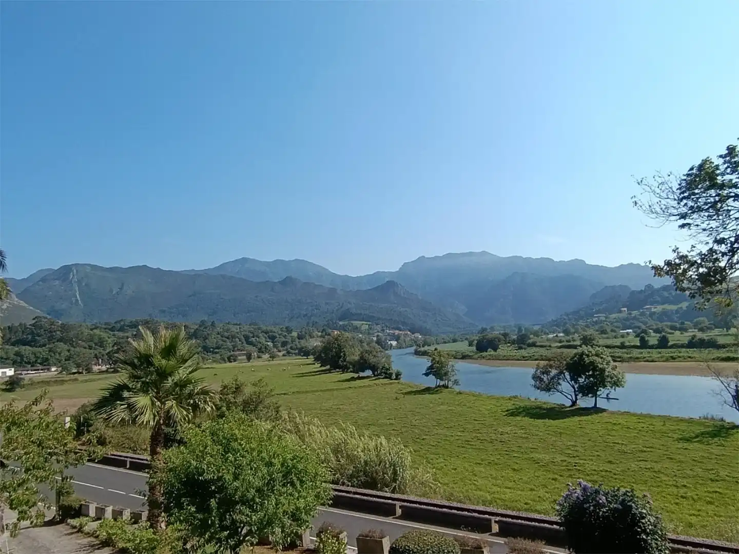 Vista exterior de Casa o xalet en venda en Ribadesella amb Calefacció, Jardí privat i Terrassa