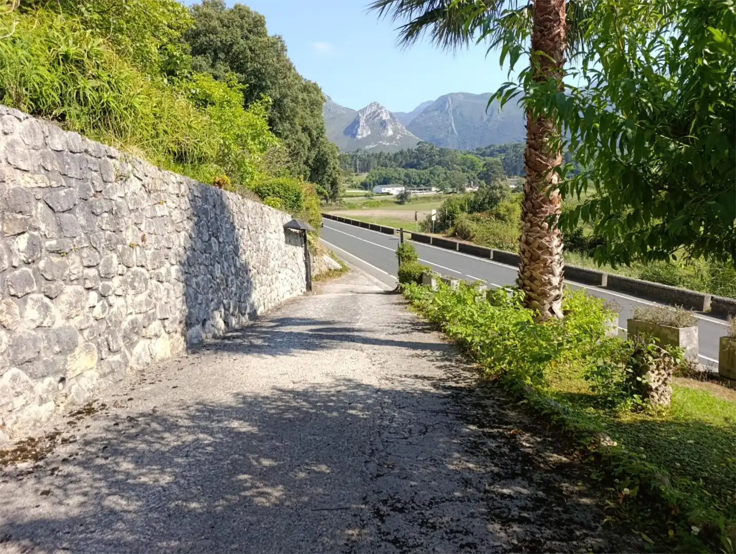 Vista exterior de Casa o xalet en venda en Ribadesella amb Calefacció, Jardí privat i Terrassa