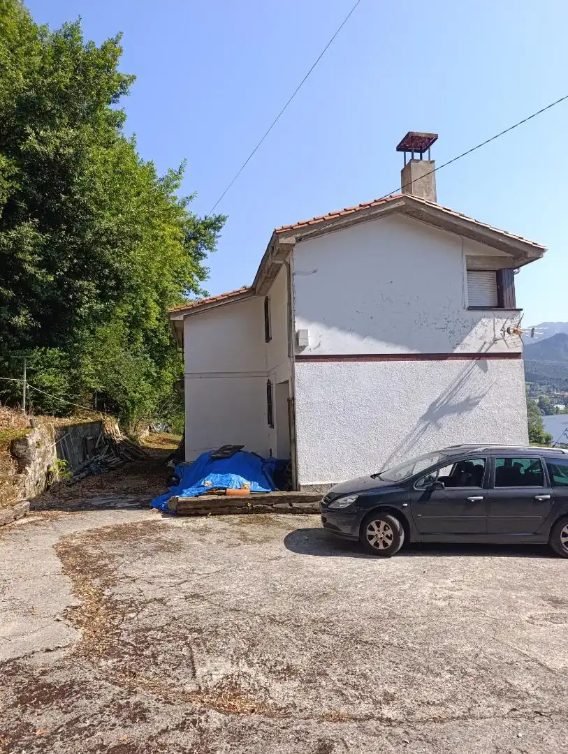 Vista exterior de Casa o xalet en venda en Ribadesella amb Calefacció, Jardí privat i Terrassa