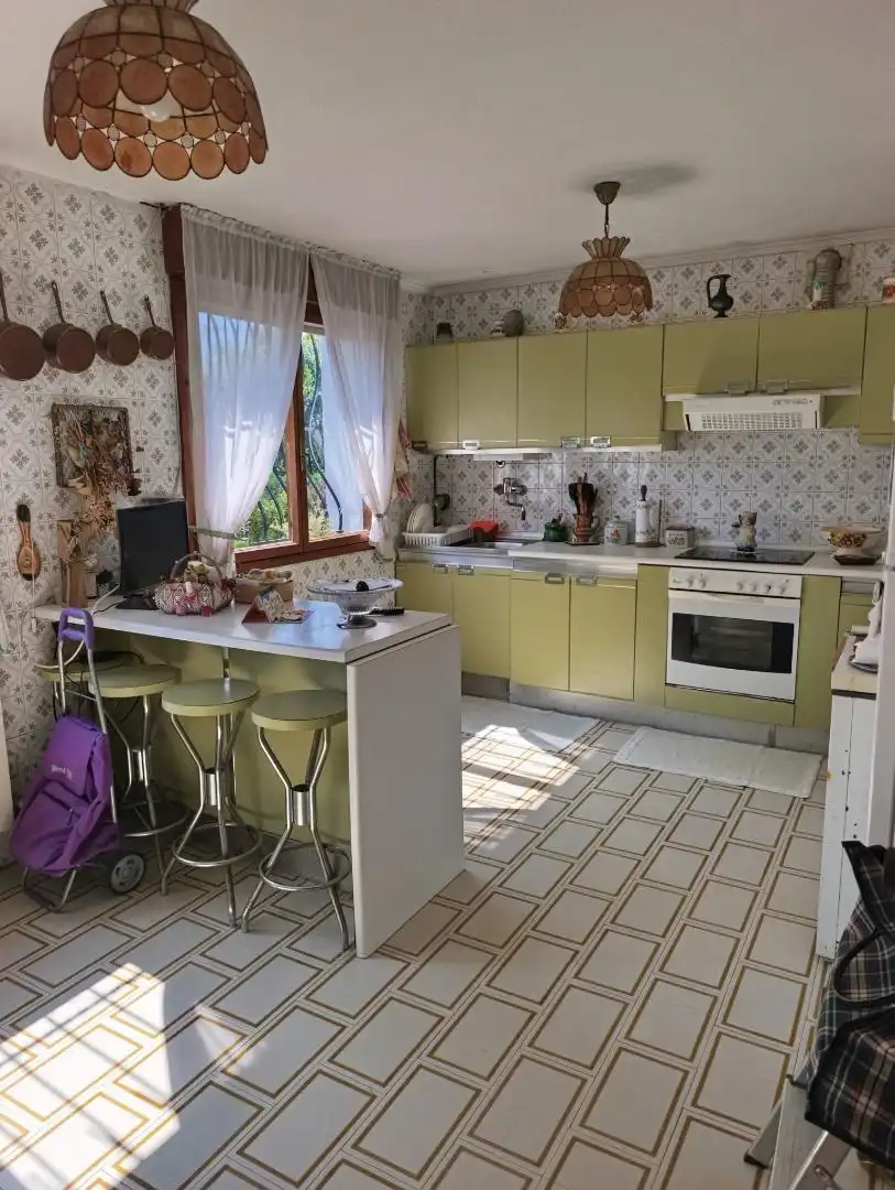 Cuina de Casa o xalet en venda en Ribadesella amb Calefacció, Jardí privat i Terrassa