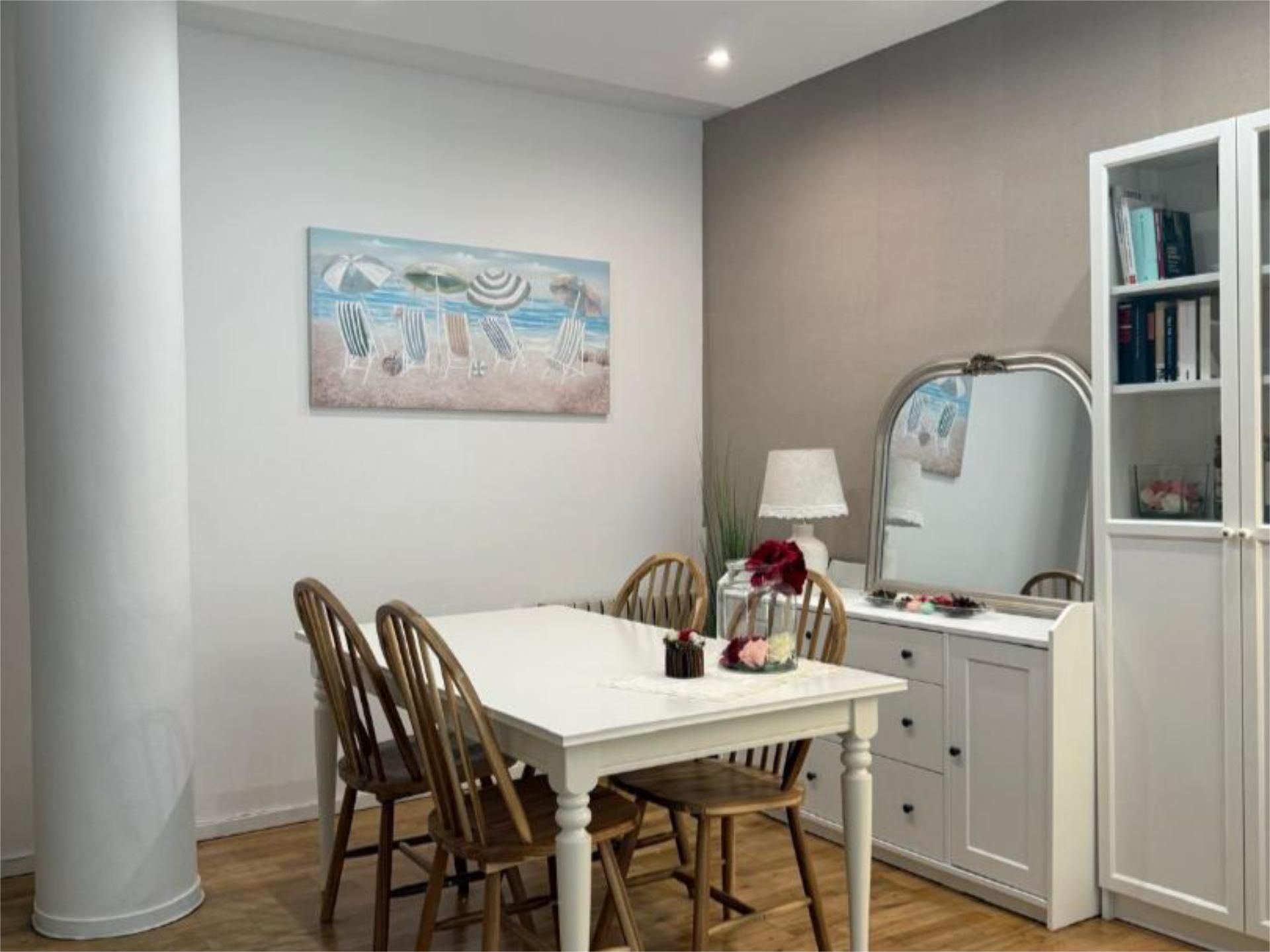 Dining room of Flat to share in  Barcelona Capital  with Air Conditioner, Heating and Parquet flooring