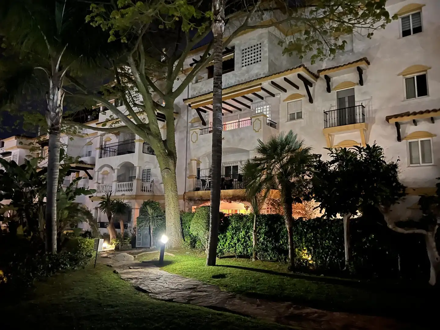 Vista exterior de Pis de lloguer en Marbella amb Aire condicionat, Calefacció i Jardí privat