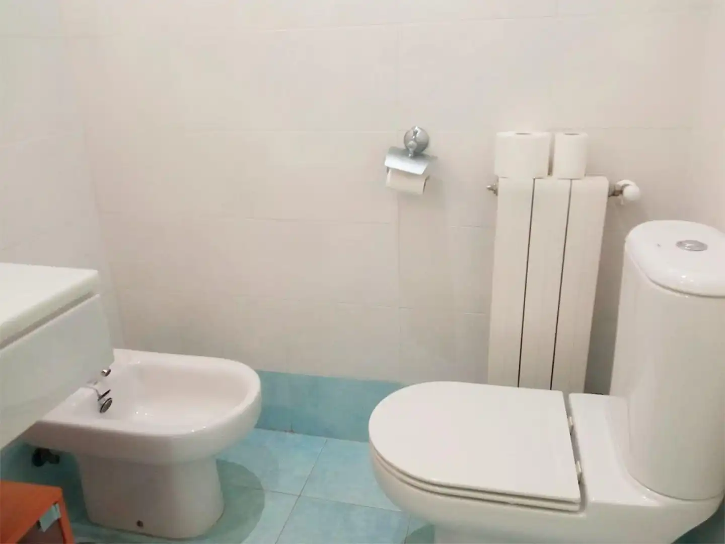 Bathroom of Duplexes for share in Leganés  with Air Conditioner, Heating and Parquet flooring