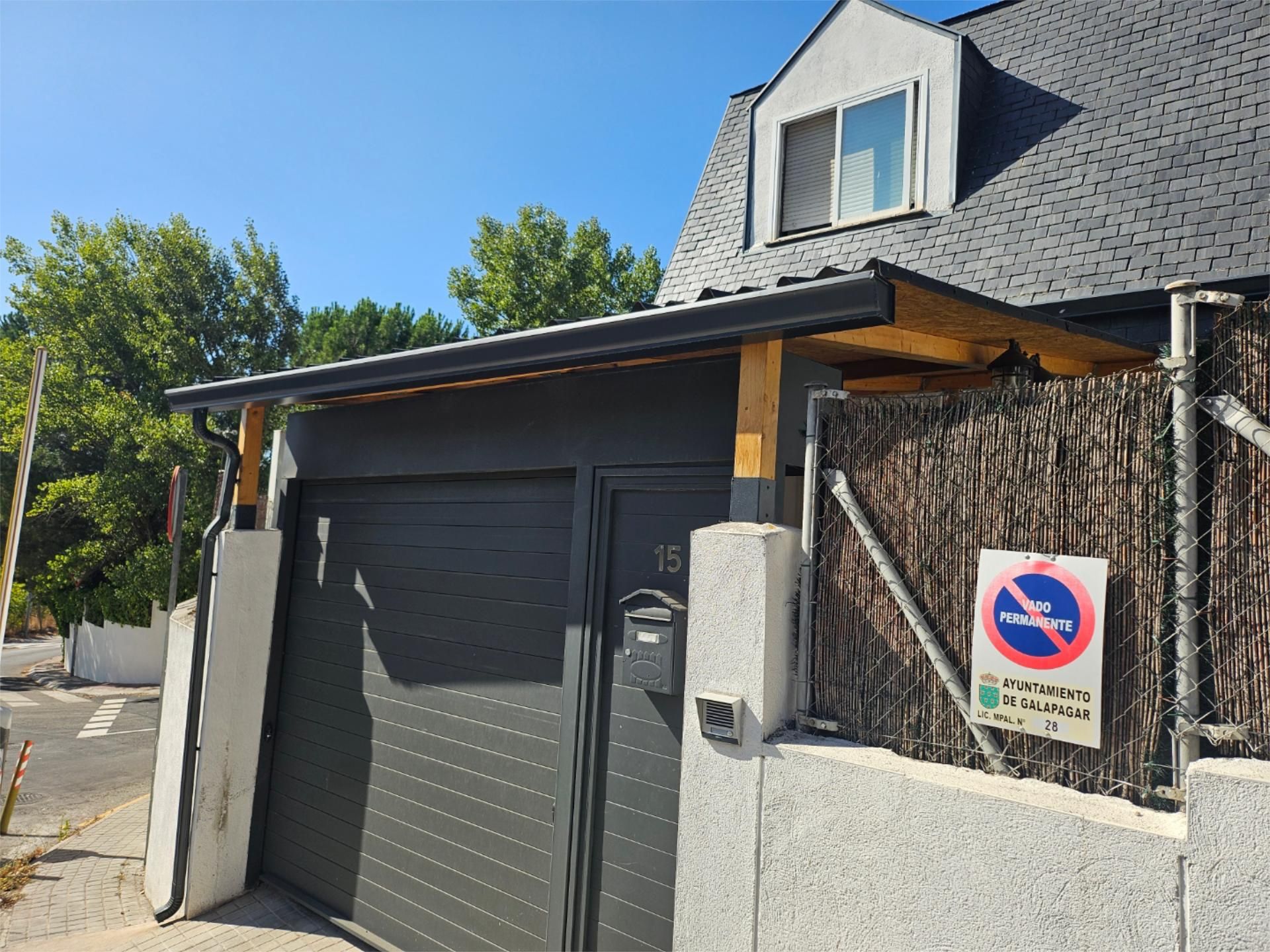 Vista exterior de Casa o chalet en venta en Galapagar con Calefacción, Jardín privado y Parquet