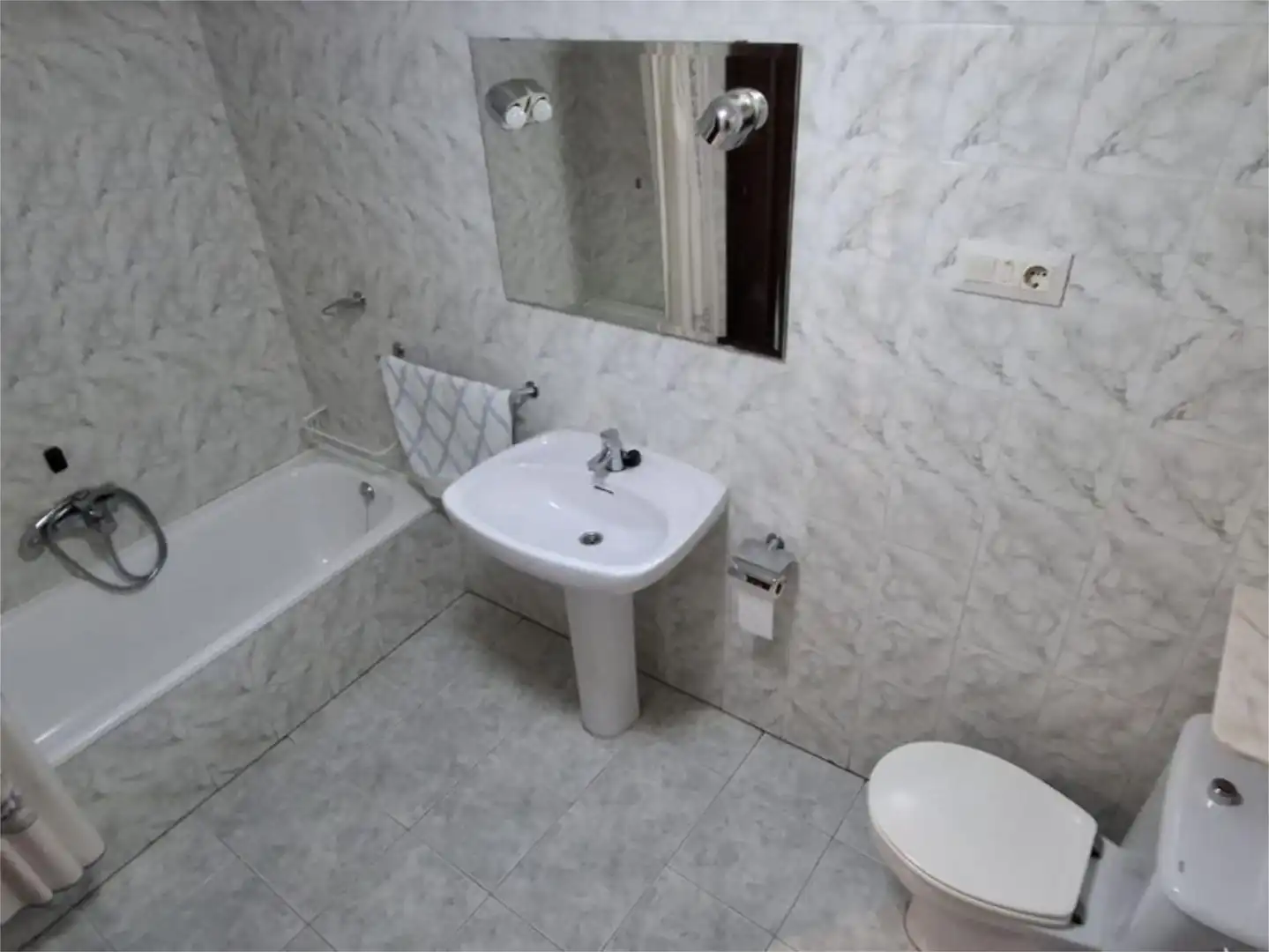 Piso en venta en Avinguda Gregorio Gea, 17, Cardenal Benlloch Baño de Piso en venta en Mislata con Aire acondicionado, Calefacción y Terraza