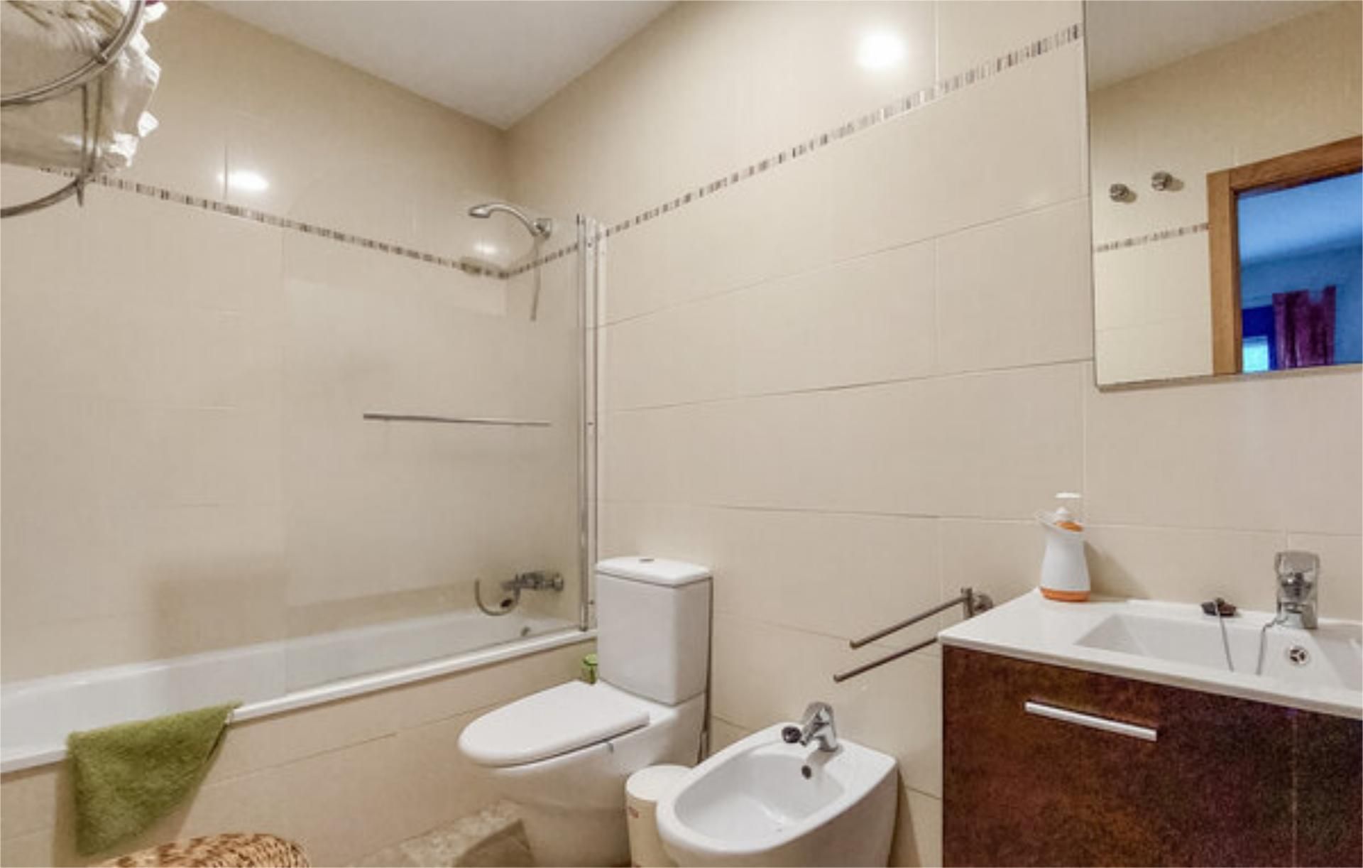 Baño de Piso de alquiler en Chipiona con Aire acondicionado, Jardín privado y Terraza
