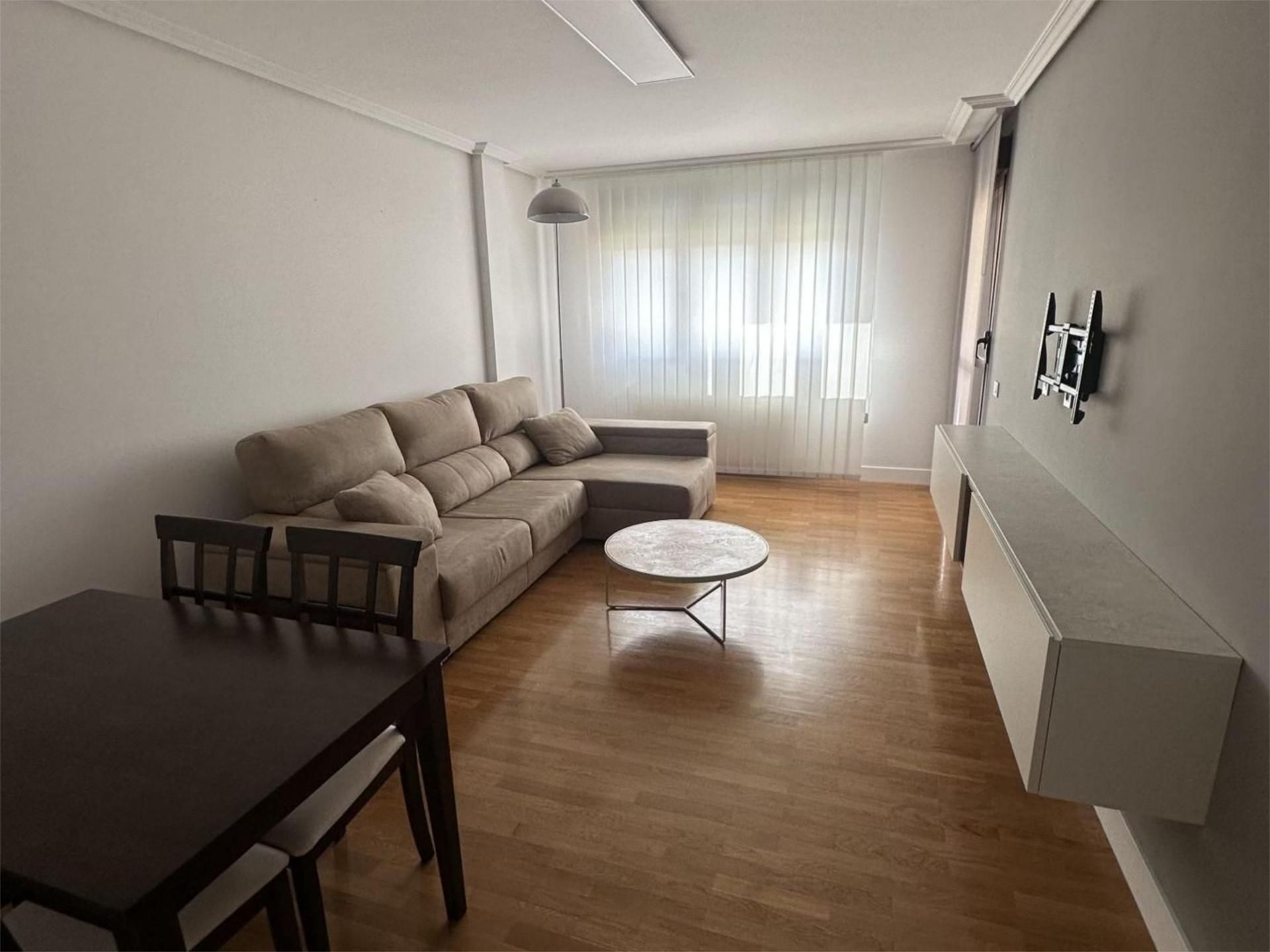 Living room of Flat to rent in  Logroño  with Heating, Private garden and Parquet flooring