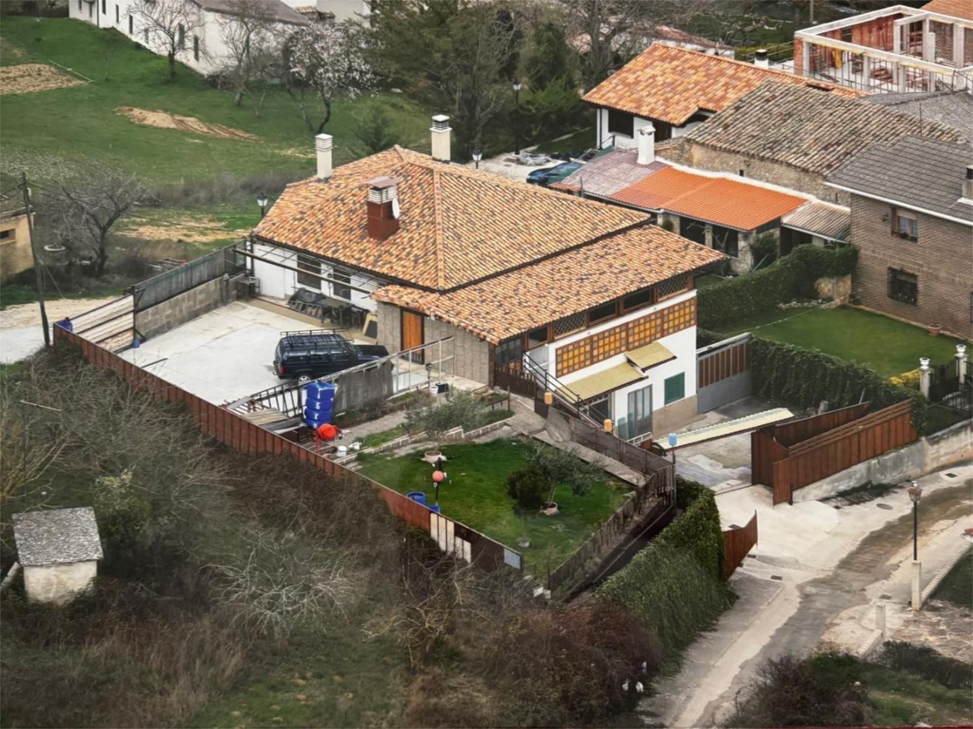 Vista exterior de Casa o xalet en venda en Valle de Yerri / Deierri amb Aire condicionat, Terrassa i Piscina