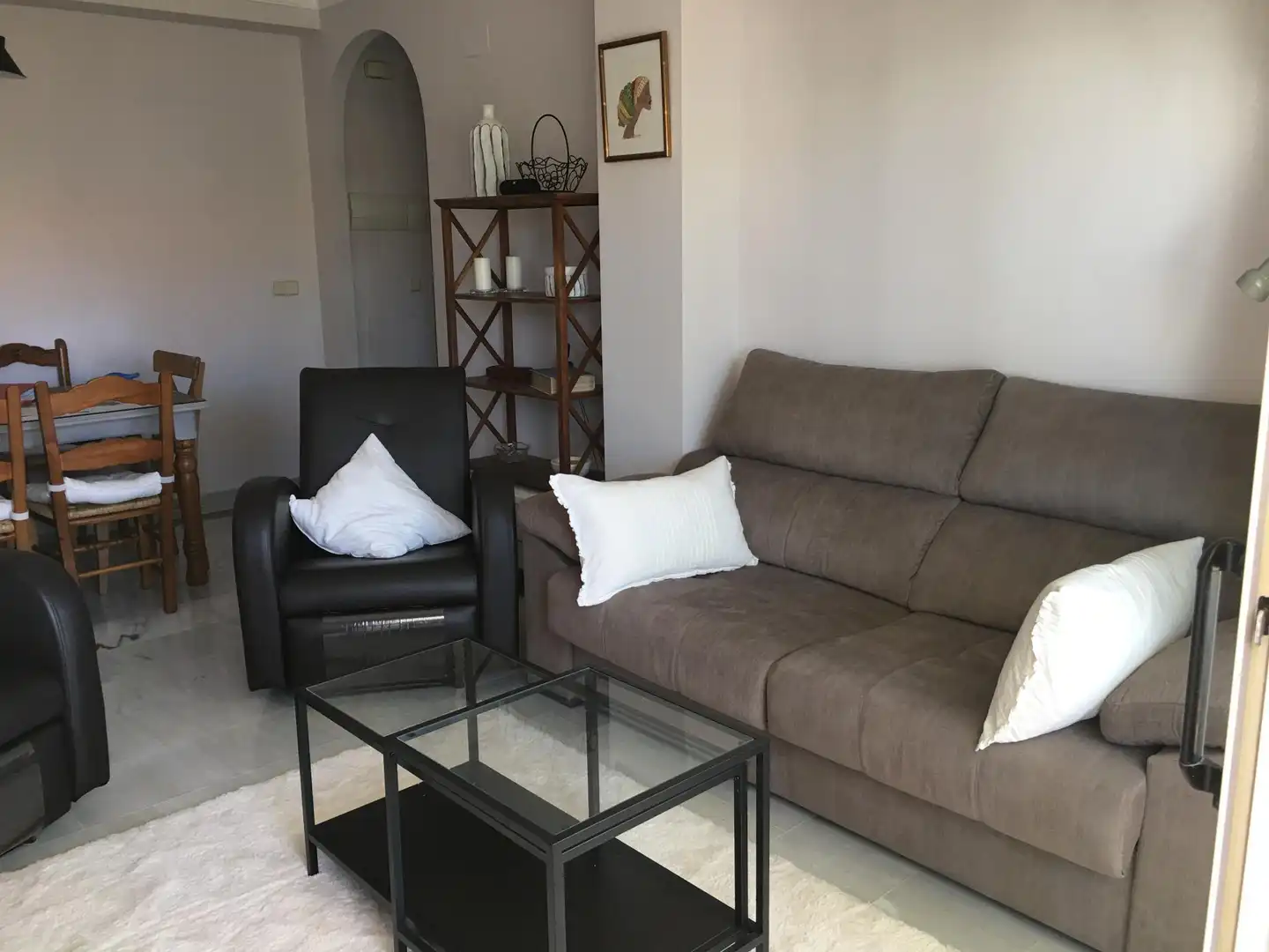 Pis de lloguer a Calle Agua, Azucarillo y Aguardiente, 2, Costa Ballena - Largo Norte Sala d'estar de Pis de lloguer en Rota amb Aire condicionat, Calefacció i Jardí privat