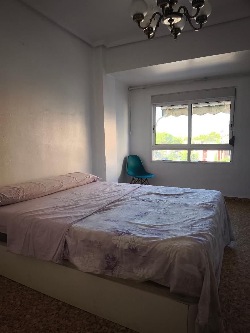 Dormitori de Apartament per a compartir en  Valencia Capital amb Moblat, Forn i Rentadora