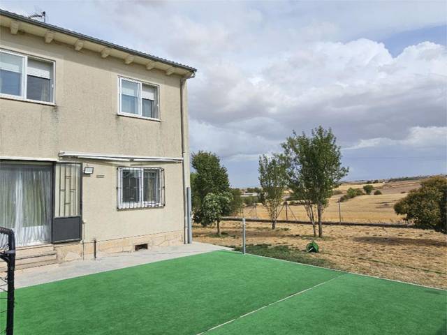 Casa-chalet en Venta en Camino Calvario, 28 en Urueñas