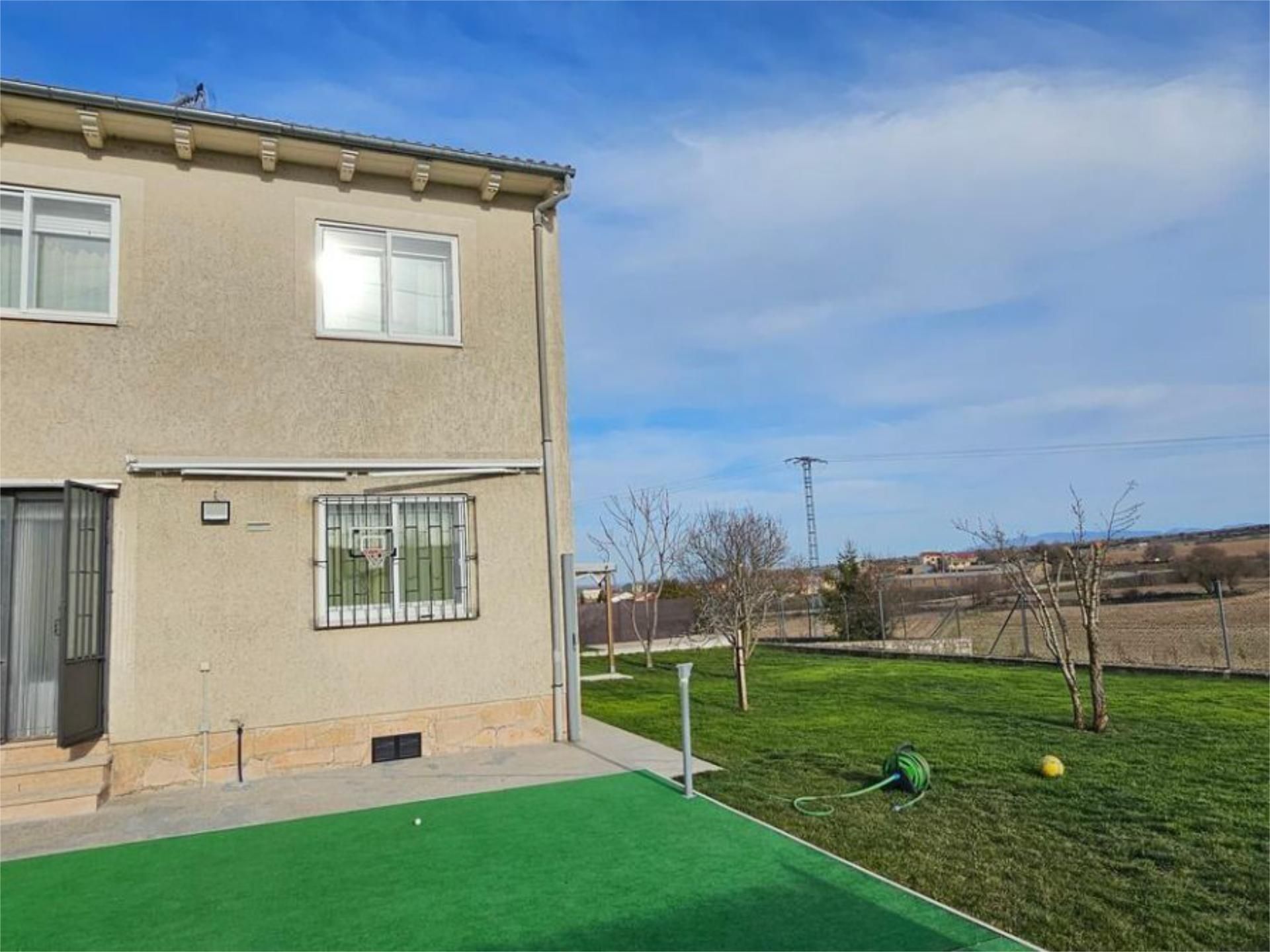 Casa o chalet en venta en Camino Calvario, 28, Urueñas Vista exterior de Casa o chalet en venta en Urueñas con Calefacción y Jardín privado