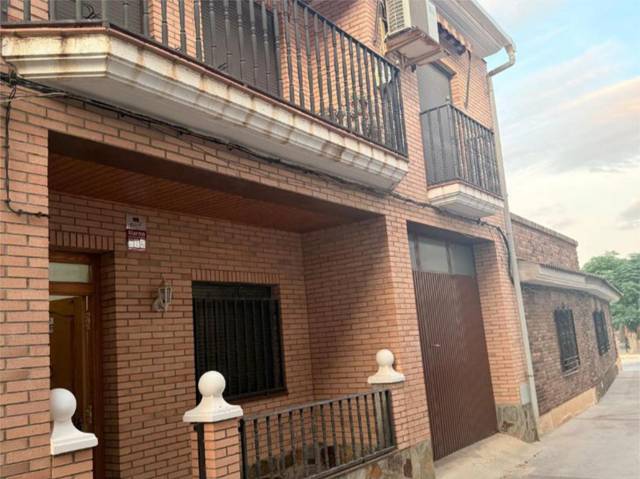 Piso en Venta en Calle Ramón y Cajal, 53 en Escatrón