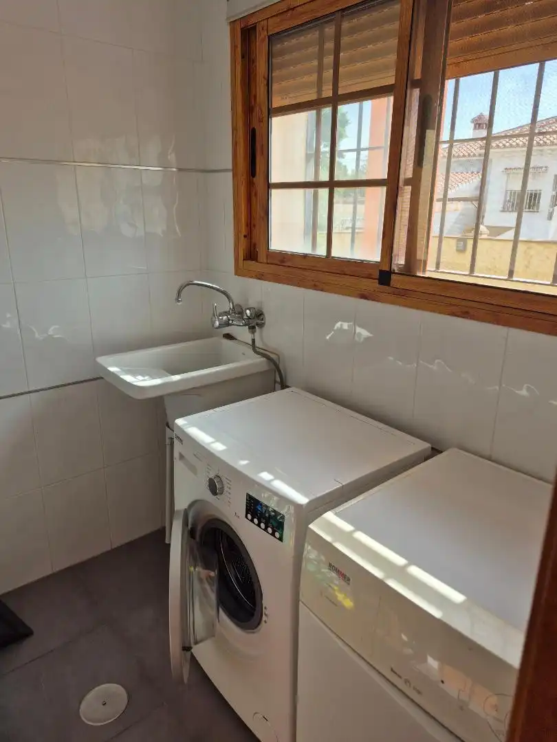 Casa o chalet de alquiler en Calle Cañaveral, 14, Platero - El Limón Baño de Casa o chalet de alquiler en Alhaurín de la Torre con Calefacción, Parquet y Amueblado