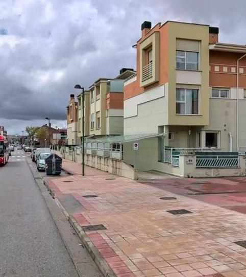 Garage to rent in Calle la Galatea, 21, Villimar - V1 - V2 - S3 - S4 - San Cristobal, Burgos - image 2 Photo 2 of Garage to rent in Calle la Galatea, 21, Villimar - V1 - V2 - S3 - S4 - San Cristobal, Burgos