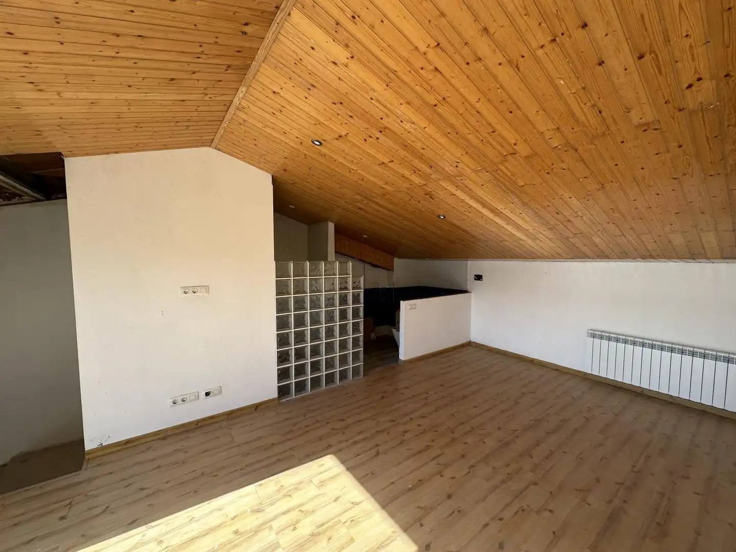 Maisonette zum Verkauf in Torelló mit Terrasse und Balkon