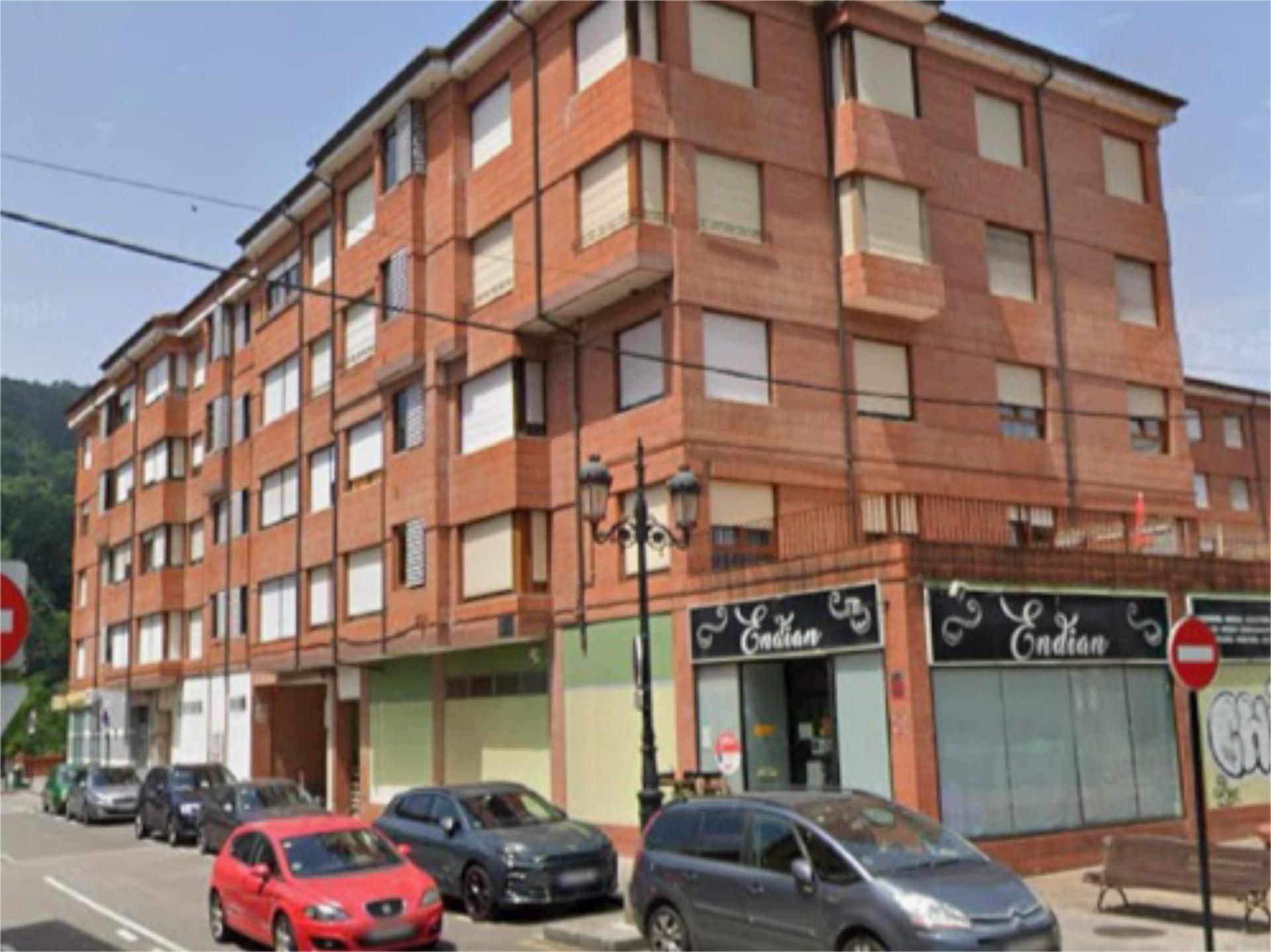 Vista exterior de Pis en venda en Oviedo  amb Parquet