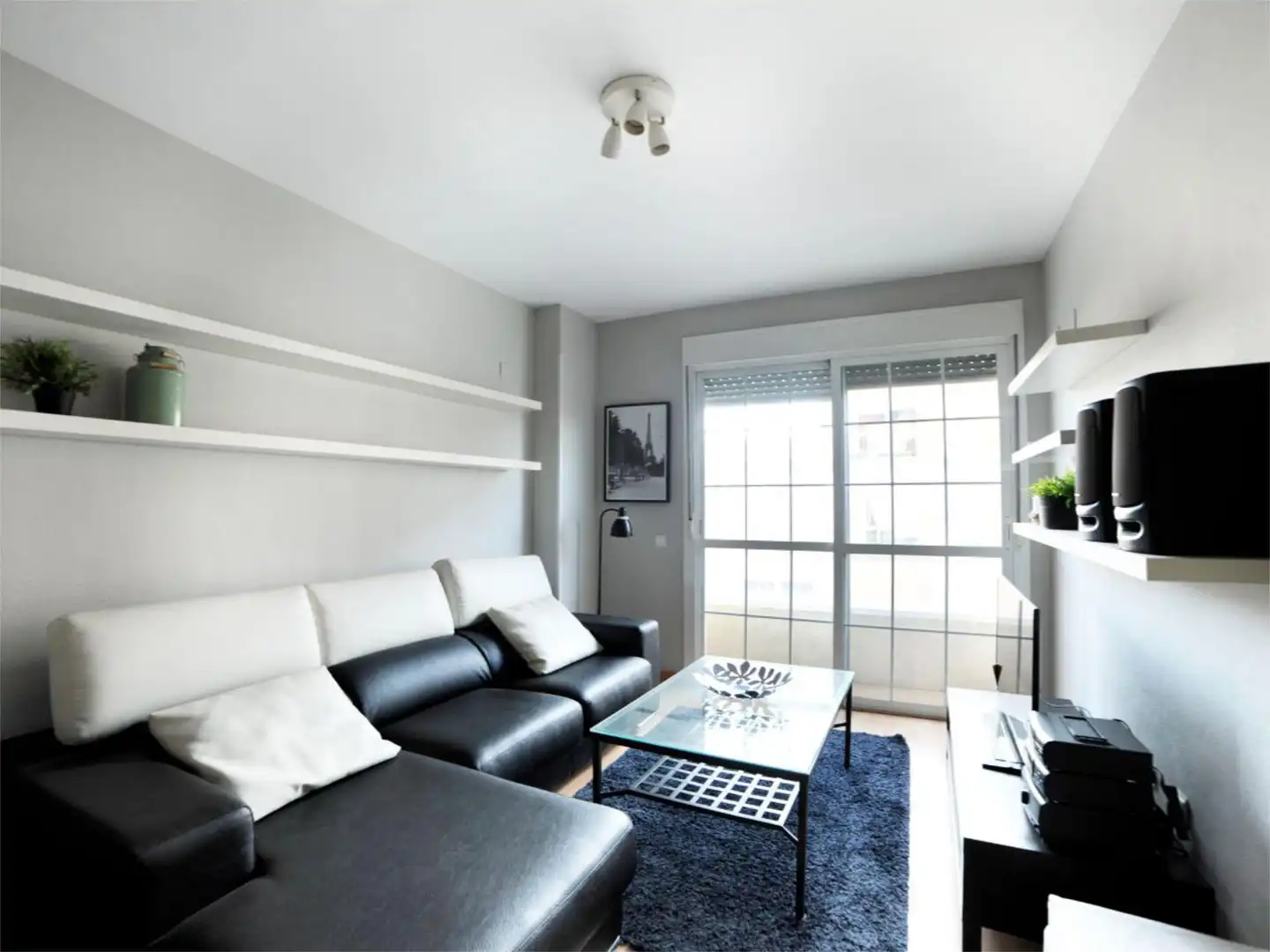Living room of Flat for sale in Sevilla  with Air Conditioner, Heating and Parquet flooring