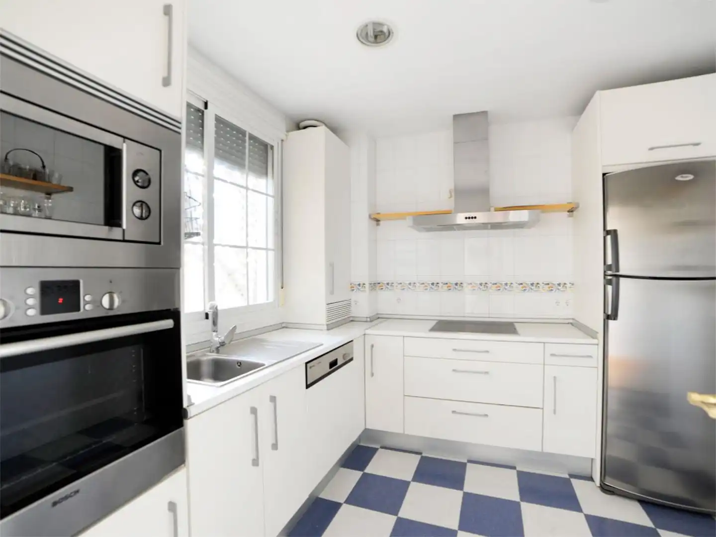 Kitchen of Flat for sale in Sevilla  with Air Conditioner, Heating and Parquet flooring