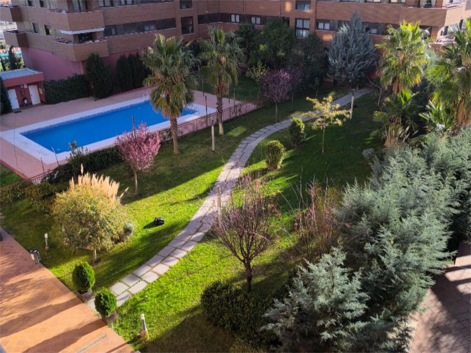 Garden of Flat to rent in  Granada Capital  with Air Conditioner, Heating and Private garden