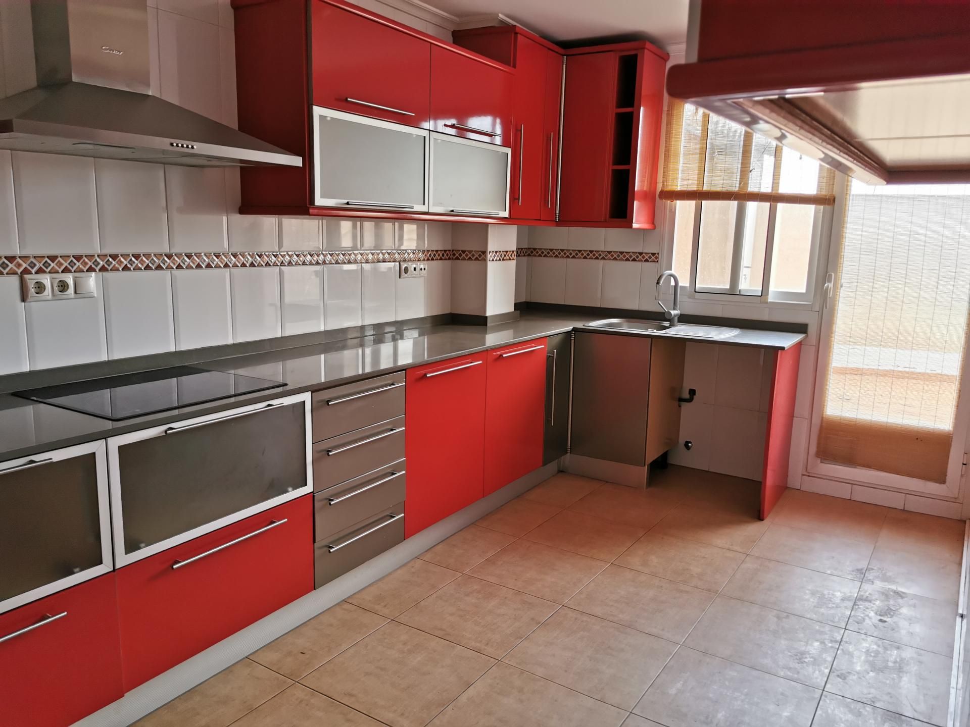 Cuina de Casa adosada en venda en Tobarra amb Aire condicionat i Terrassa