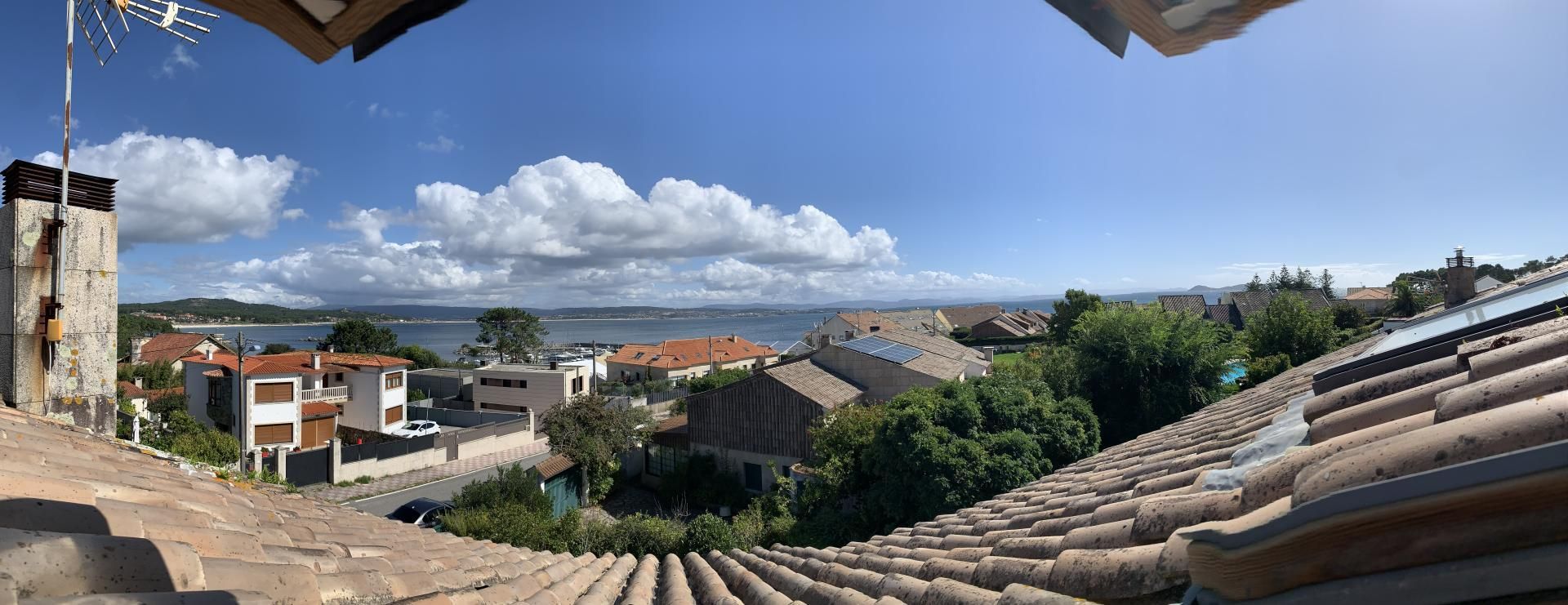 Vista exterior de Casa o xalet en venda en O Grove   amb Jardí privat, Parquet i Terrassa