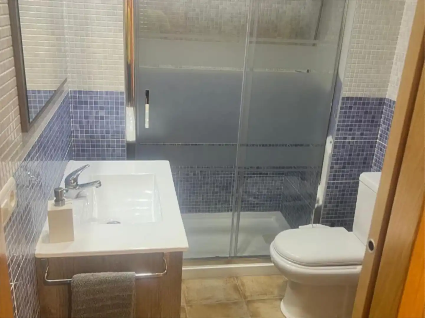 Attic for rent in Carrer de l'Escultor Viciano, 21, Casco Histórico Bathroom of Attic for rent in Castellón de la Plana / Castelló de la Plana with Air Conditioner, Terrace and Furnished