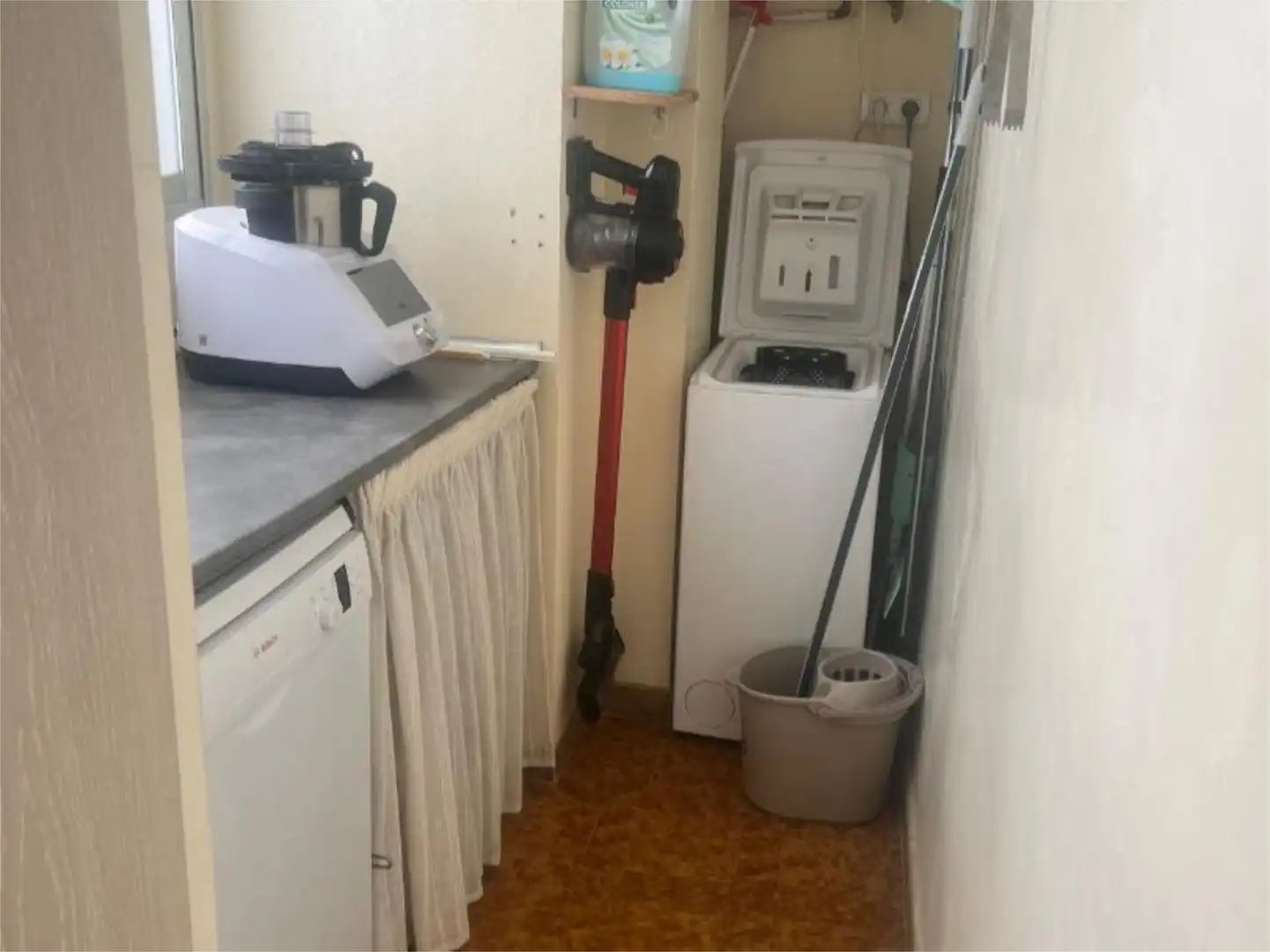 Attic for rent in Carrer de l'Escultor Viciano, 21, Casco Histórico Kitchen of Attic for rent in Castellón de la Plana / Castelló de la Plana with Air Conditioner, Terrace and Furnished