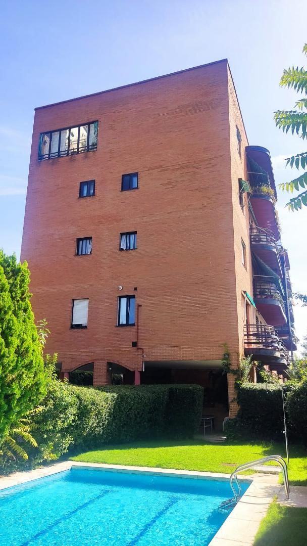 Vista exterior de Ático en venta en  Madrid Capital con Aire acondicionado, Calefacción y Parquet