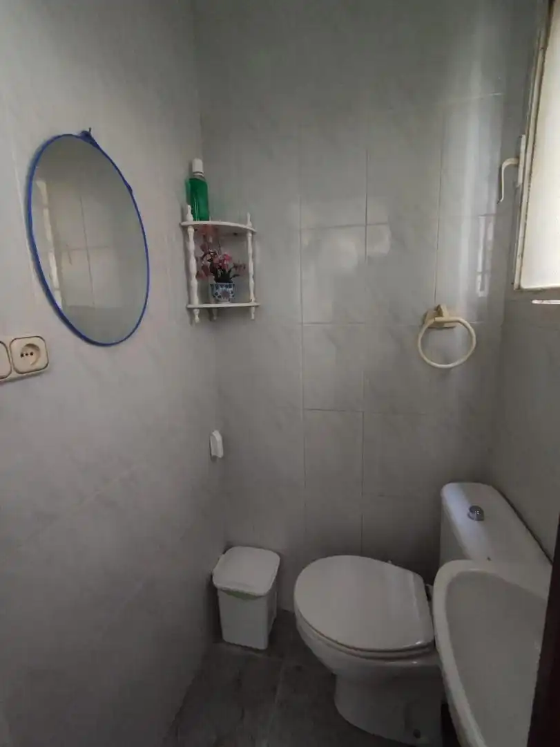 Pis en venda a Calle Vallehermoso, 9, San Bartolomé - Millán de Priego Bany de Pis en venda en Jaén amb Moblat i Balcó