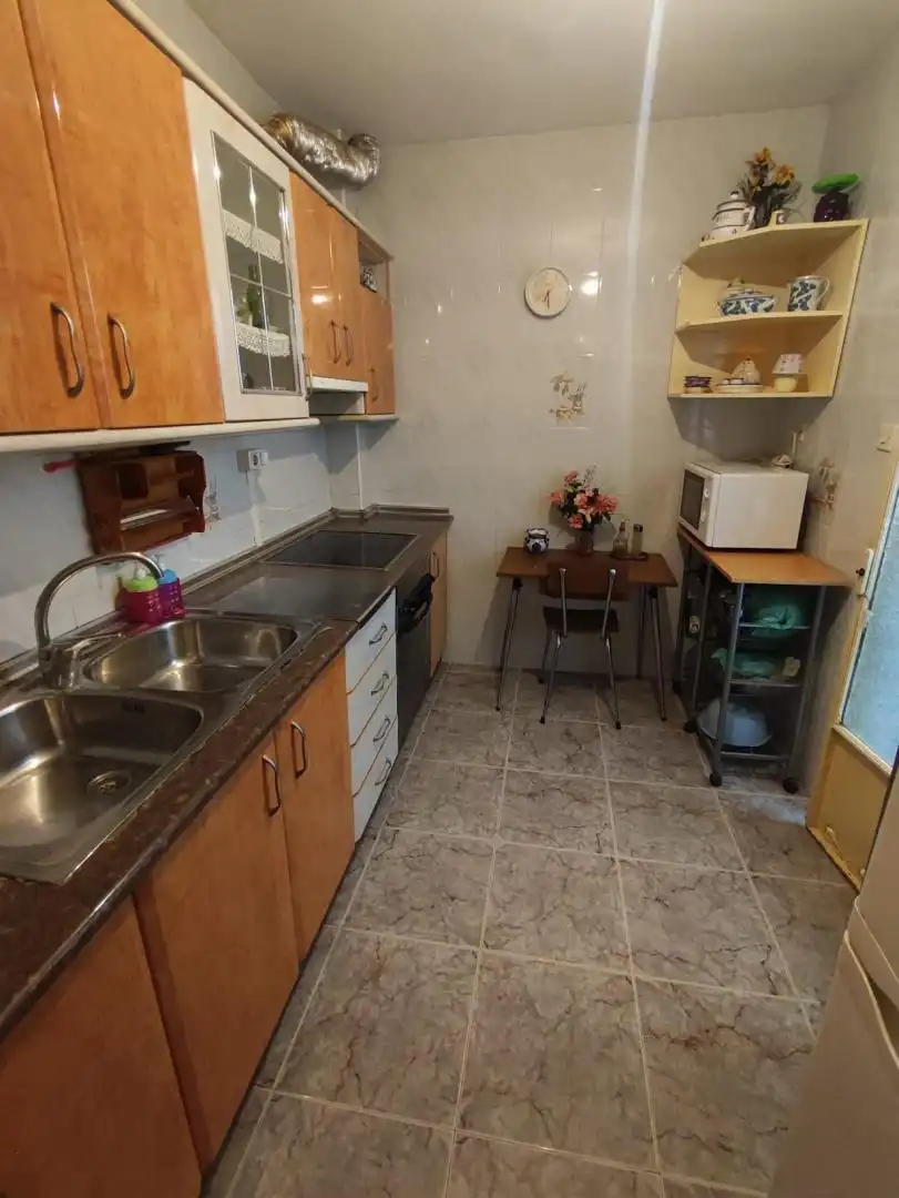 Pis en venda a Calle Vallehermoso, 9, San Bartolomé - Millán de Priego Cuina de Pis en venda en Jaén amb Moblat i Balcó