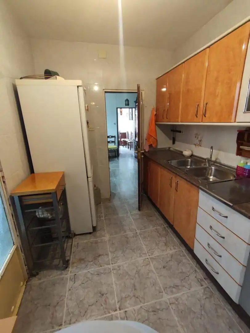 Pis en venda a Calle Vallehermoso, 9, San Bartolomé - Millán de Priego Cuina de Pis en venda en Jaén amb Moblat i Balcó