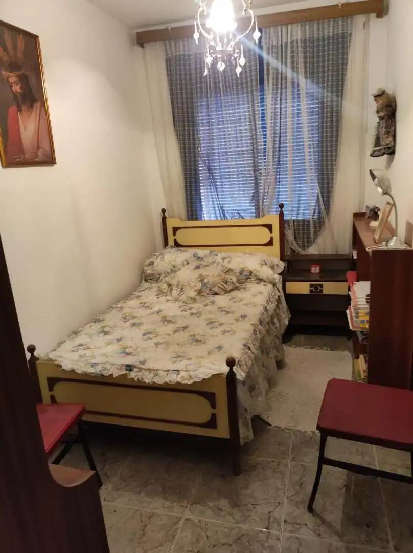 Pis en venda a Calle Vallehermoso, 9, San Bartolomé - Millán de Priego Dormitori de Pis en venda en Jaén amb Moblat i Balcó