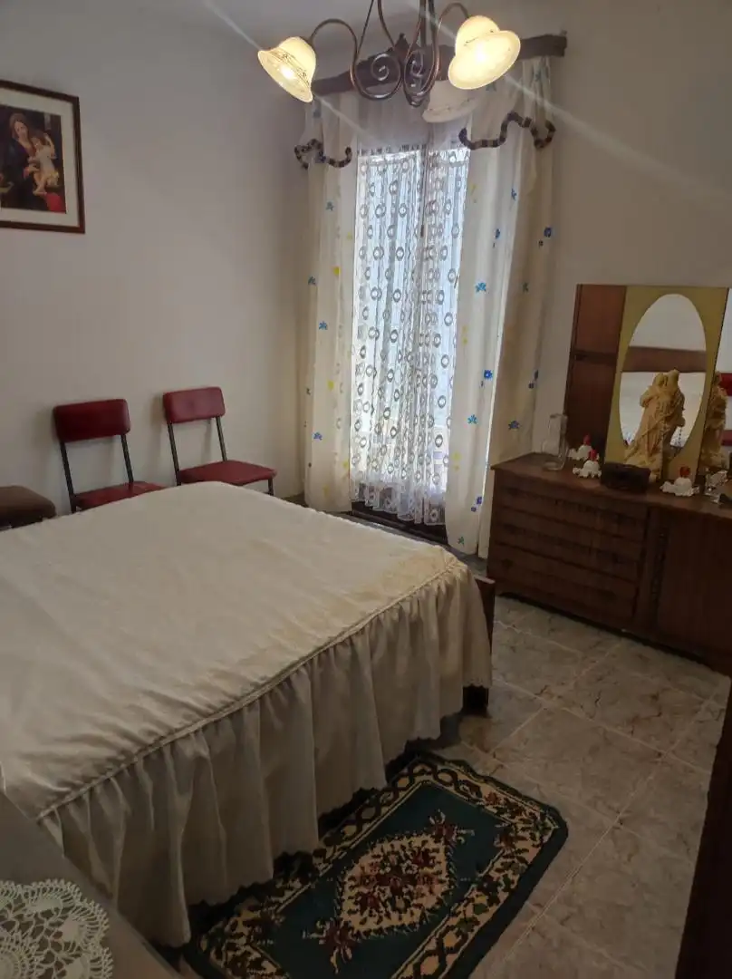 Pis en venda a Calle Vallehermoso, 9, San Bartolomé - Millán de Priego Dormitori de Pis en venda en Jaén amb Moblat i Balcó