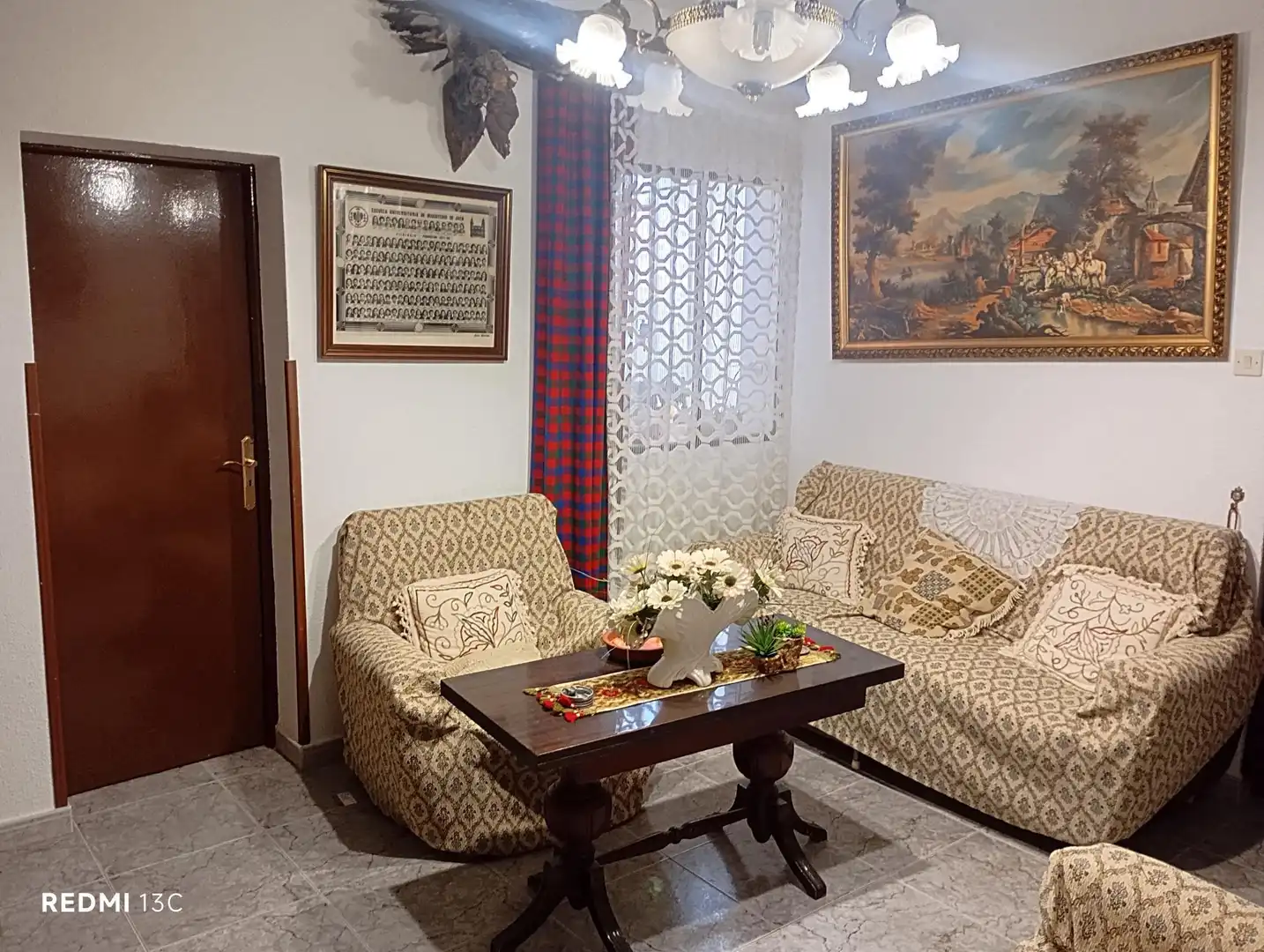 Pis en venda a Calle Vallehermoso, 9, San Bartolomé - Millán de Priego Sala d'estar de Pis en venda en Jaén amb Moblat i Balcó