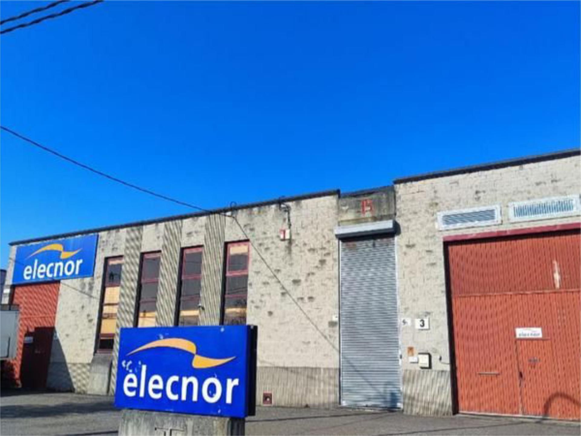 Vista exterior de Nau industrial de lloguer en Llanera amb Calefacció