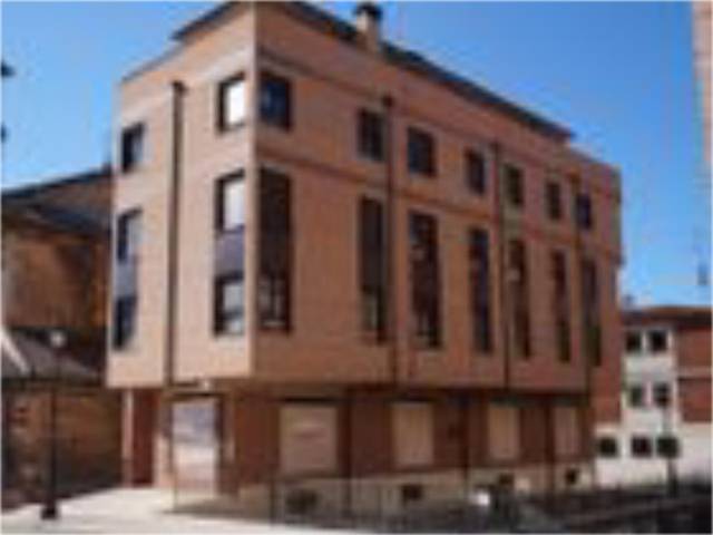 Garaje en Alquiler en Calle de San Pedro, 1 en San Leonardo de Yagüe