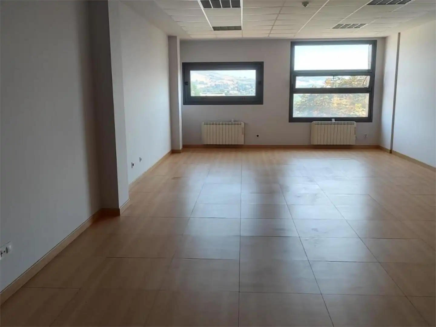 Oficina de alquiler en Llanera