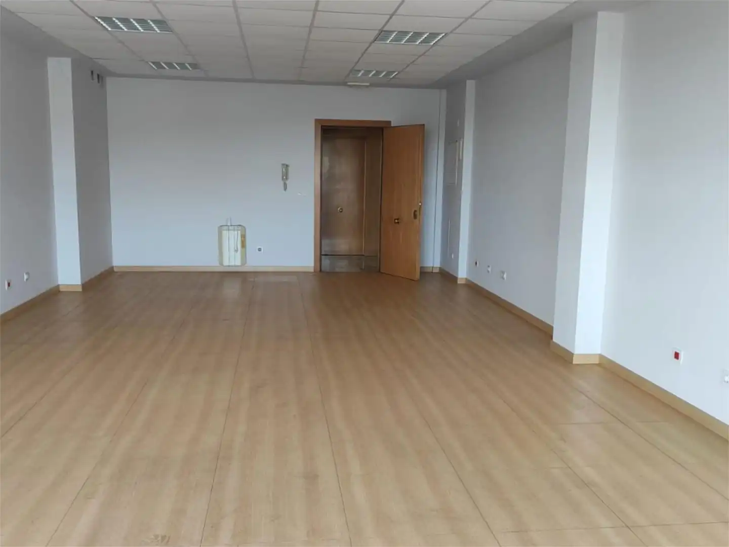 Oficina de alquiler en Llanera