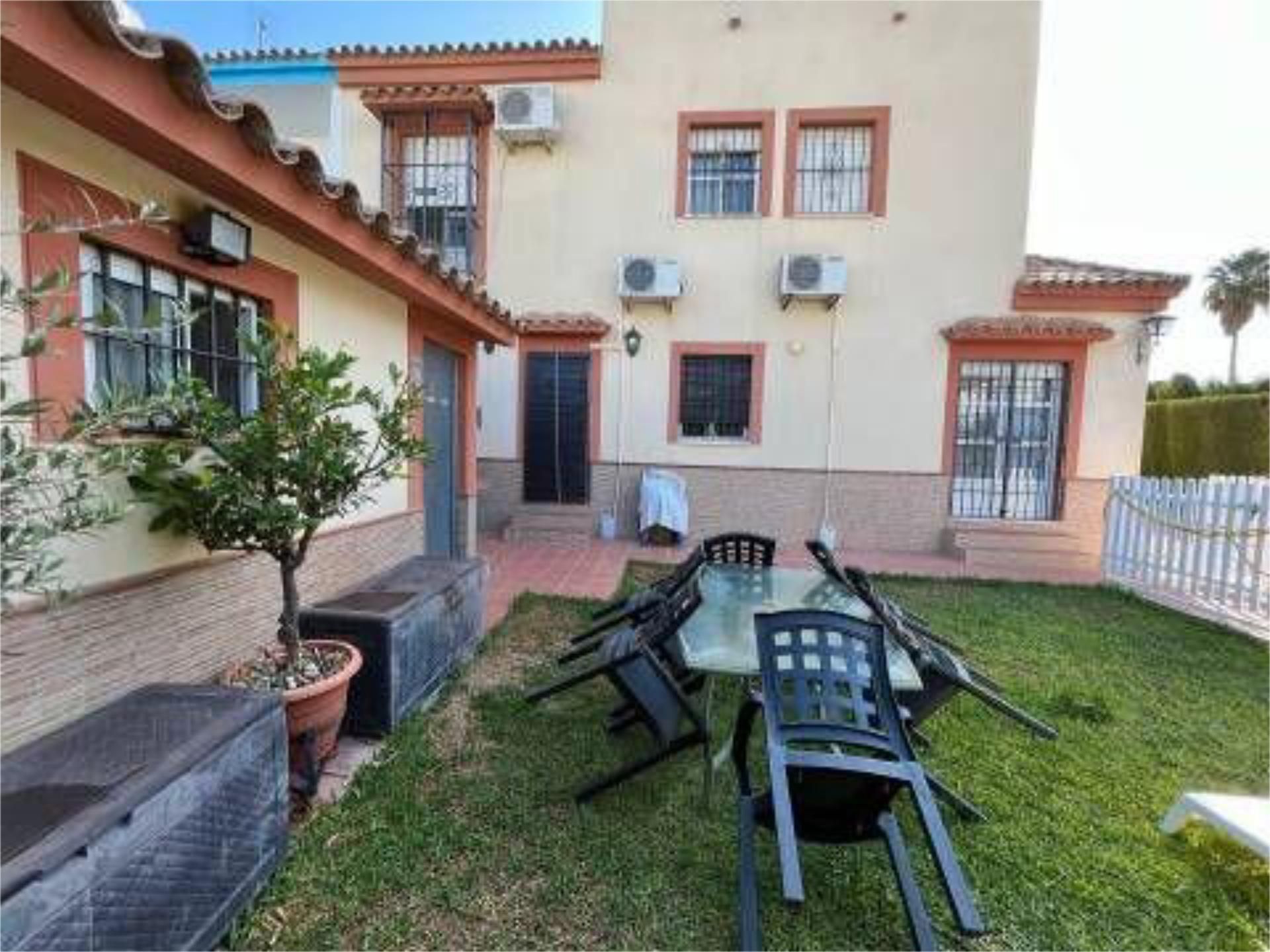 Jardí de Casa adosada en venda en Valencina de la Concepción amb Terrassa i Piscina