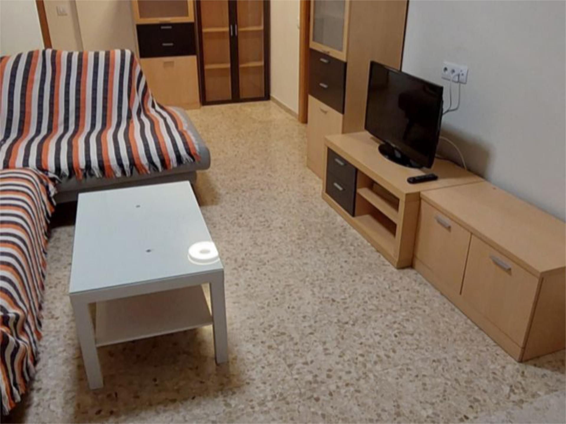 Sala d'estar de Pis de lloguer en  Sevilla Capital amb Aire condicionat, Moblat i Aparcament comunitari
