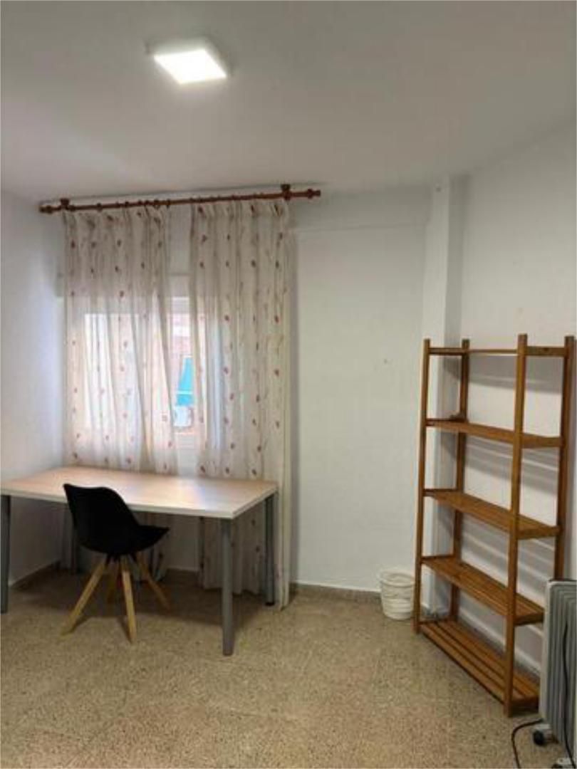 Dormitori de Pis de lloguer en  Granada Capital amb Terrassa i Moblat