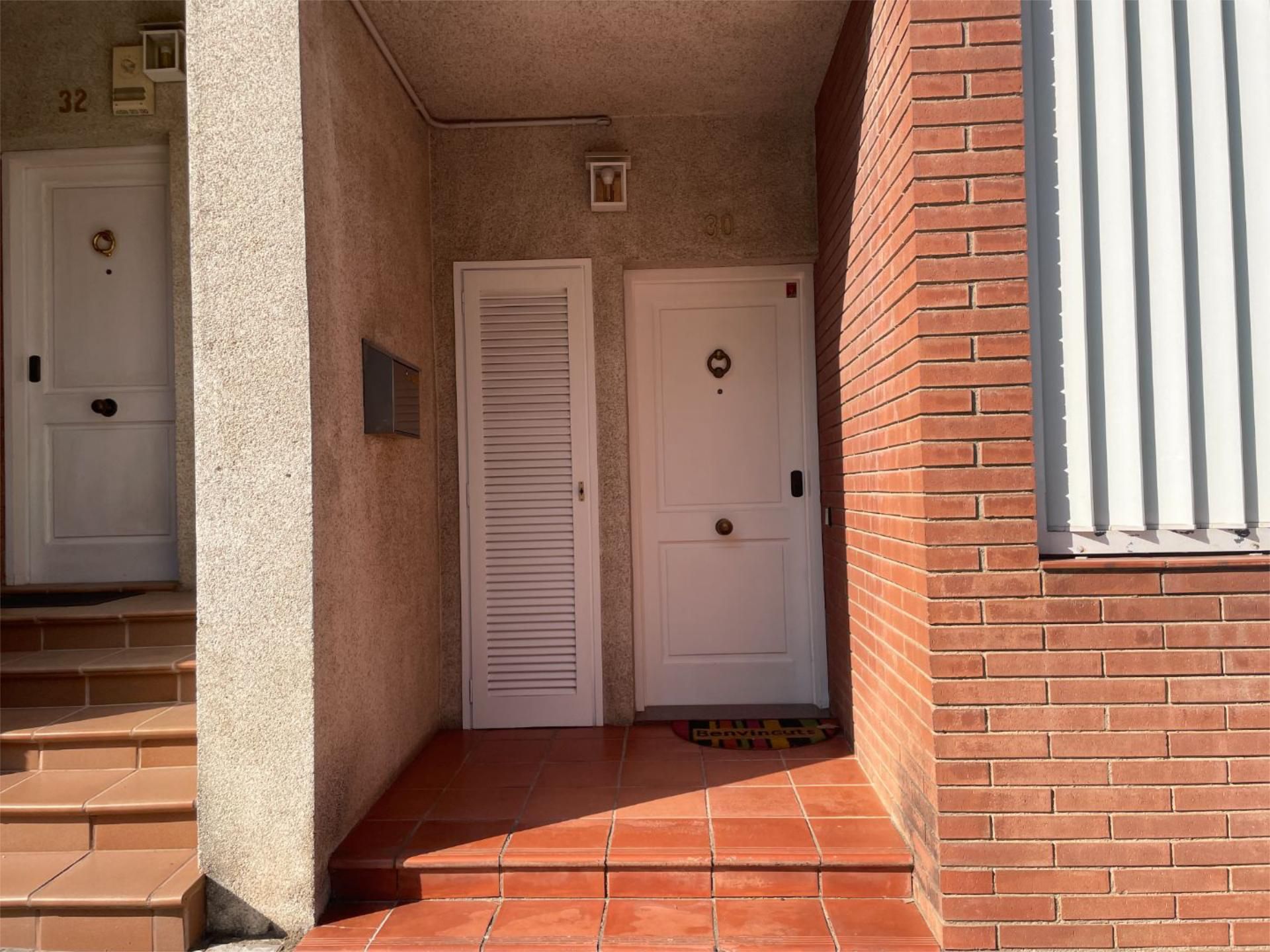 Casa adosada en venta en Sabadell con Calefacción, Jardín privado y Terraza