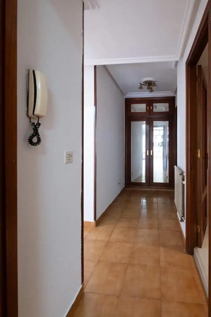 Flat for sale in Calle de Vicente Regueral, 26, Lena Flat for sale in Lena